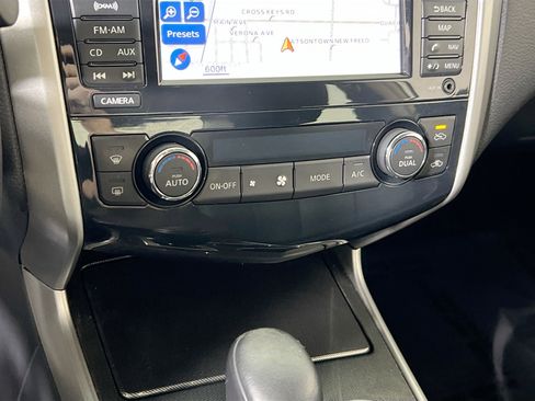 Used 2013 Nissan Altima 2.5 SL w/ Technology Pkg image 16