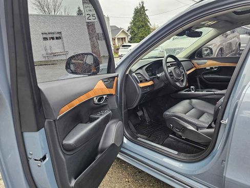 Used 2023 Volvo XC90 T8 Plus image 25