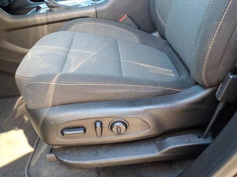 Used 2020 Chevrolet Traverse LT image 14