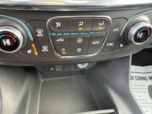 Used 2021 Chevrolet Traverse RS image 19