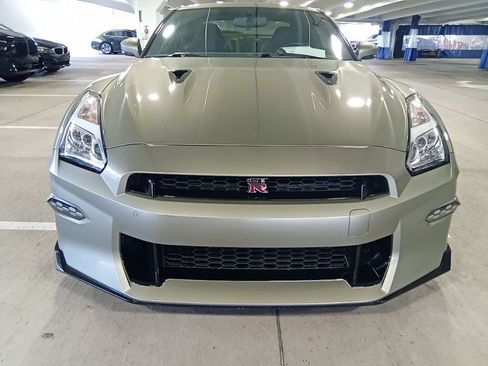 Used 2024 Nissan GT-R w/ Floor Mat Package AWD/4WD image 2