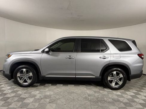 Used 2025 Honda Pilot EX-L image 3