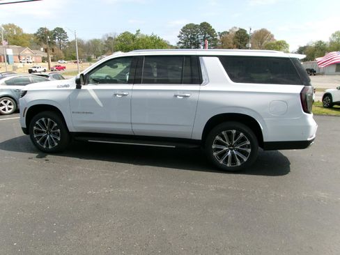 New 2026 Chevrolet Suburban High Country w/ Sun And Tow Package AWD/4WD image 5