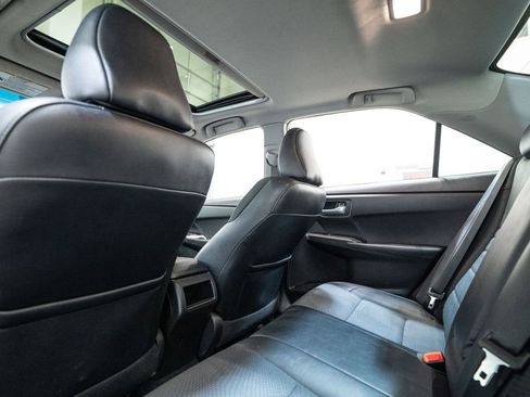 Used 2017 Toyota Camry SE w/ Moonroof Package image 13