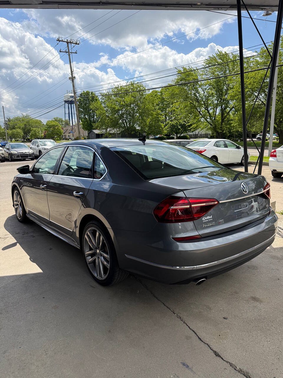 Used 2017 Volkswagen Passat 1.8T R-Line FWD image 4