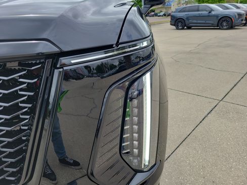 New 2026 Cadillac Escalade ESV Platinum Sport w/ LPO, ONYX Package image 9