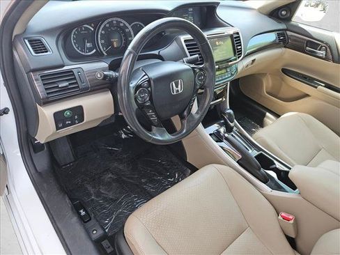 Used 2016 Honda Accord Touring image 16