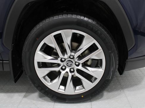 Used 2019 Toyota RAV4 Limited AWD/4WD image 5