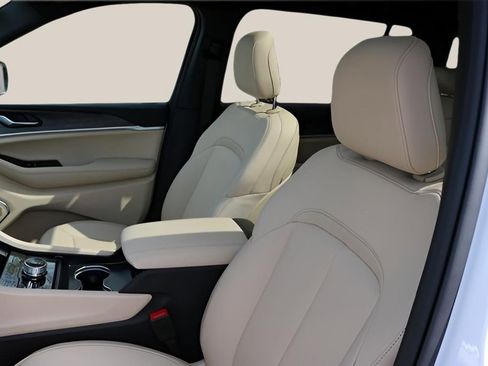 New 2026 Jeep Grand Cherokee L Limited image 12