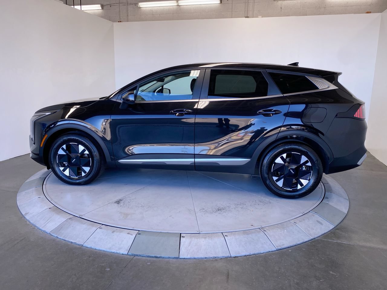Used 2026 Kia Sportage LX FWD image 2
