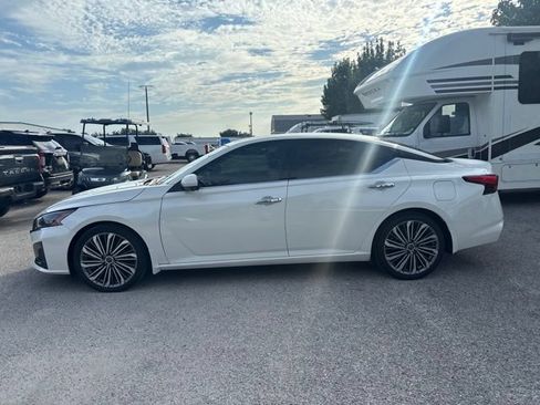 Used 2024 Nissan Altima 2.5 SL FWD image 8