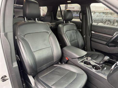 Used 2019 Ford Explorer Limited w/ Class III Trailer Tow Package image 34