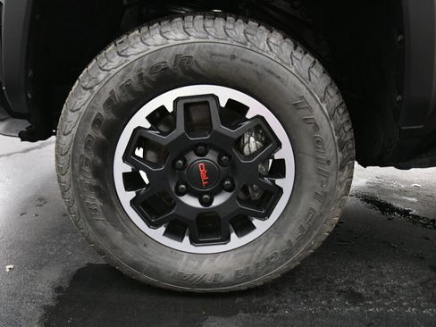 Used 2024 Toyota Tacoma TRD Off-Road image 31