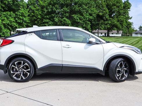 Used 2020 Toyota C-HR XLE FWD image 5