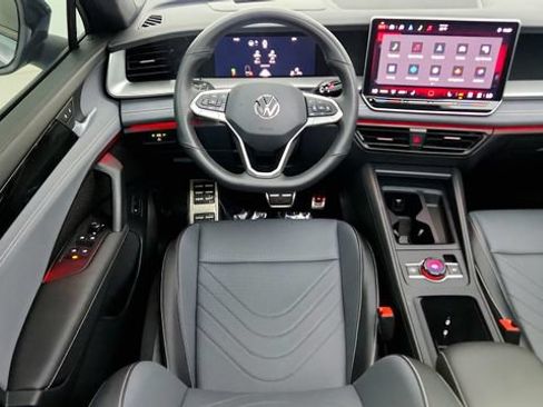 Used 2025 Volkswagen Tiguan SE R-Line FWD image 57