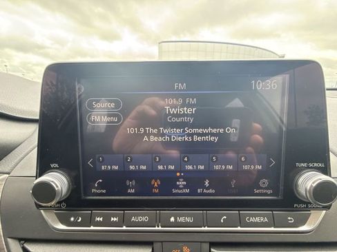 Used 2024 Nissan Altima 2.5 SV image 16