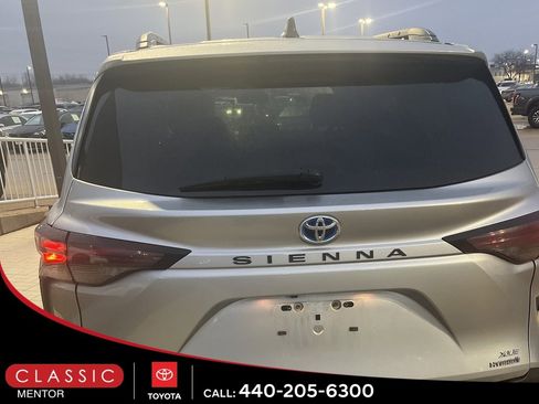 Used 2024 Toyota Sienna XLE image 3