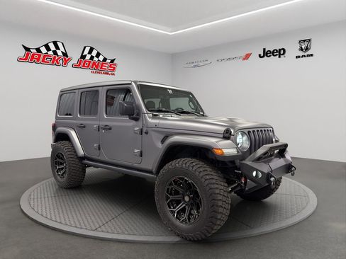 Used 2023 Jeep Wrangler Unlimited Sahara w/ LED Lighting Group AWD/4WD image 12