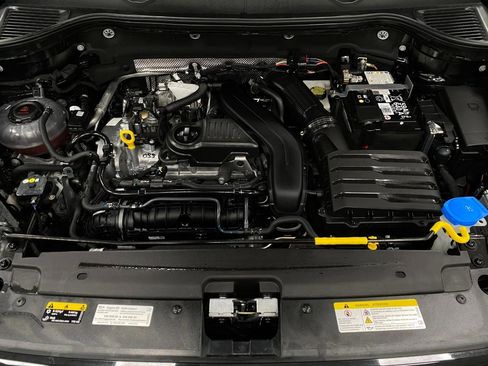 Used 2025 Volkswagen Taos SE image 11