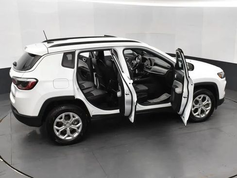 Used 2024 Jeep Compass Latitude AWD/4WD image 6