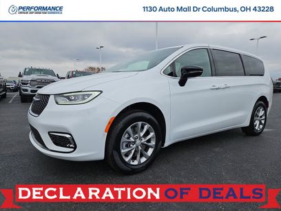 New 2026 Chrysler Pacifica Select