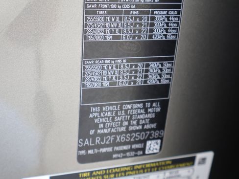 Certified 2025 Land Rover Discovery S AWD/4WD image 34