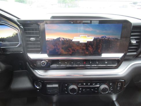 Certified 2023 Chevrolet Silverado 1500 High Country w/ Technology Package AWD/4WD image 14