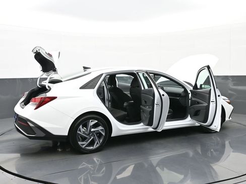 Certified 2025 Hyundai Elantra Sport FWD image 44
