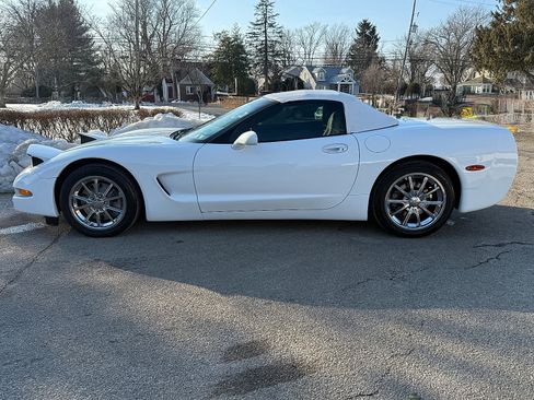 Used 2004 Chevrolet Corvette Convertible w/ Preferred Equipment Group image 13