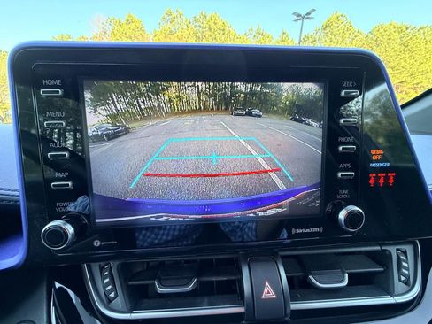 Used 2022 Toyota C-HR XLE FWD image 21