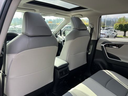 Used 2023 Toyota RAV4 Limited image 28