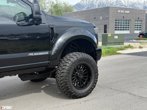 Used 2017 Ford F350 Platinum w/ Platinum Ultimate Package AWD/4WD image 4