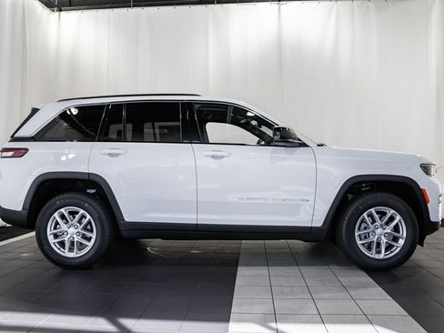 New 2025 Jeep Grand Cherokee image 3