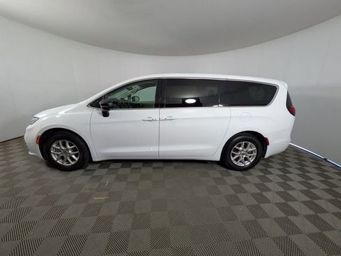 Used 2024 Chrysler Pacifica Touring-L FWD image 20