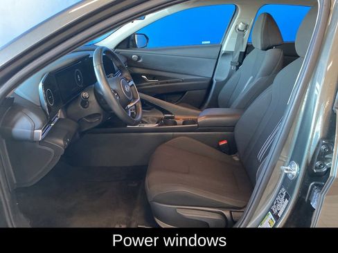 Used 2025 Hyundai Elantra SEL FWD image 12