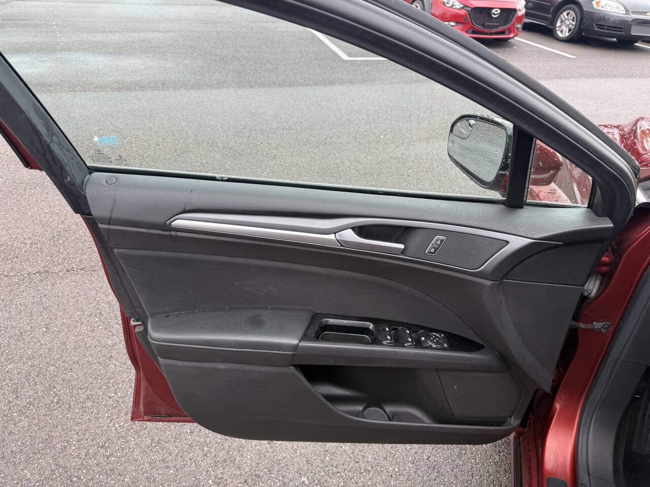 Used 2014 Ford Fusion SE FWD image 18