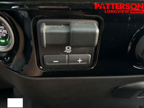 Used 2024 Chevrolet Silverado 2500 LT AWD/4WD image 11