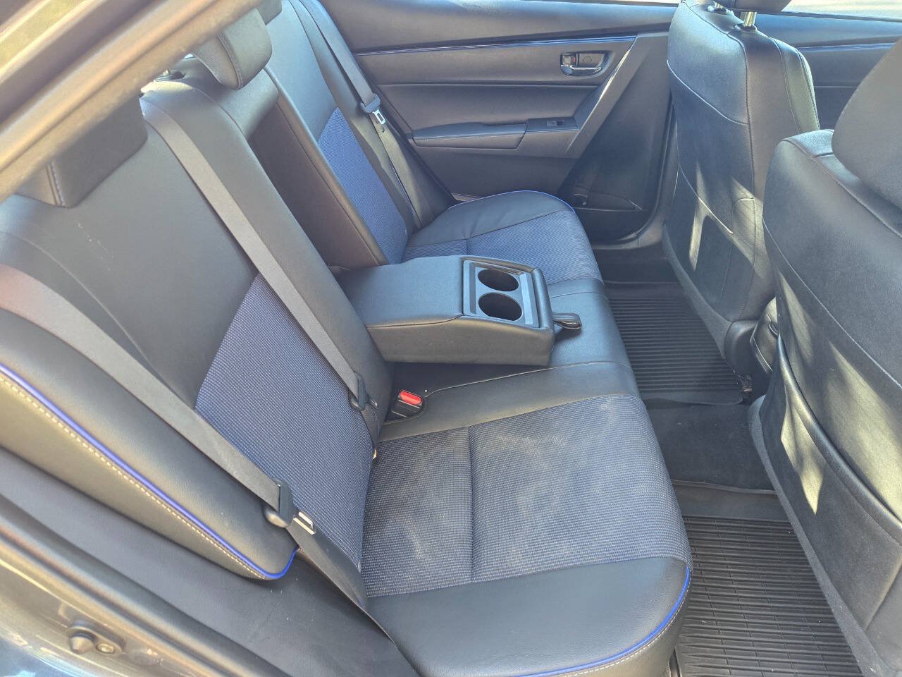 Used 2017 Toyota Corolla SE w/ SE Premium Package FWD image 16