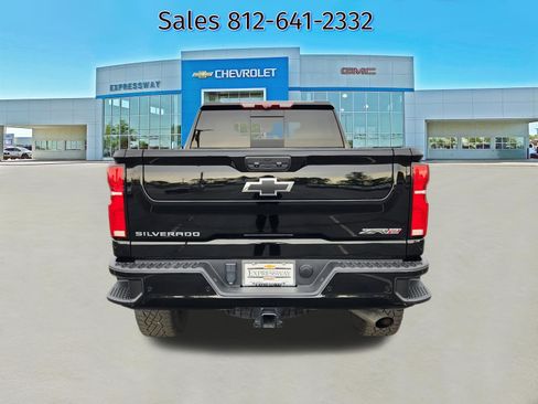 Used 2024 Chevrolet Silverado 2500 ZR2 w/ Technology Package image 6