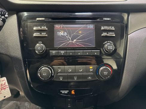 Used 2016 Nissan Rogue S AWD/4WD image 14