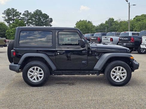 Used 2023 Jeep Wrangler Sport AWD/4WD image 9