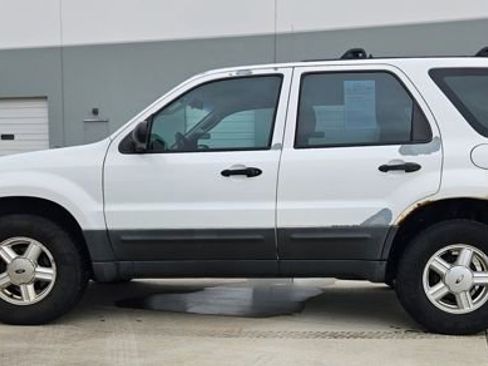 Used 2003 Ford Escape XLS image 2