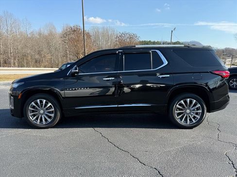 Used 2023 Chevrolet Traverse Premier image 7
