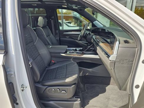 New 2026 Cadillac Escalade ESV Platinum Sport AWD/4WD image 11