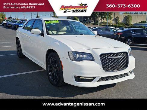 Used 2022 Chrysler 300 Touring L image 7