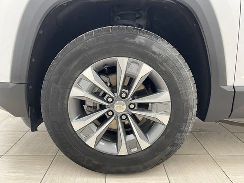 Used 2025 Chevrolet Equinox LT w/ Convenience Package II AWD/4WD image 8