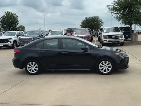 Used 2024 Toyota Corolla LE FWD image 2