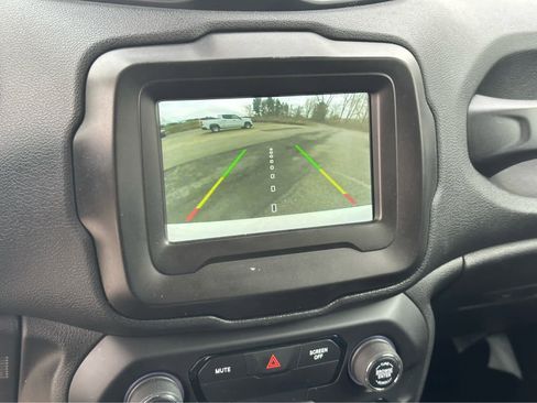 Used 2020 Jeep Renegade Latitude w/ Cold Weather Group image 15