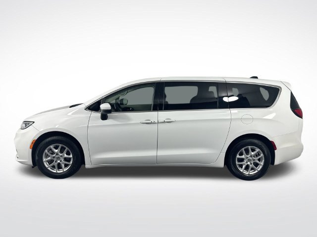 Used 2023 Chrysler Pacifica Touring-L FWD image 29