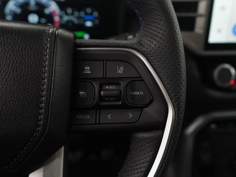 Used 2025 Toyota Sequoia Platinum image 18